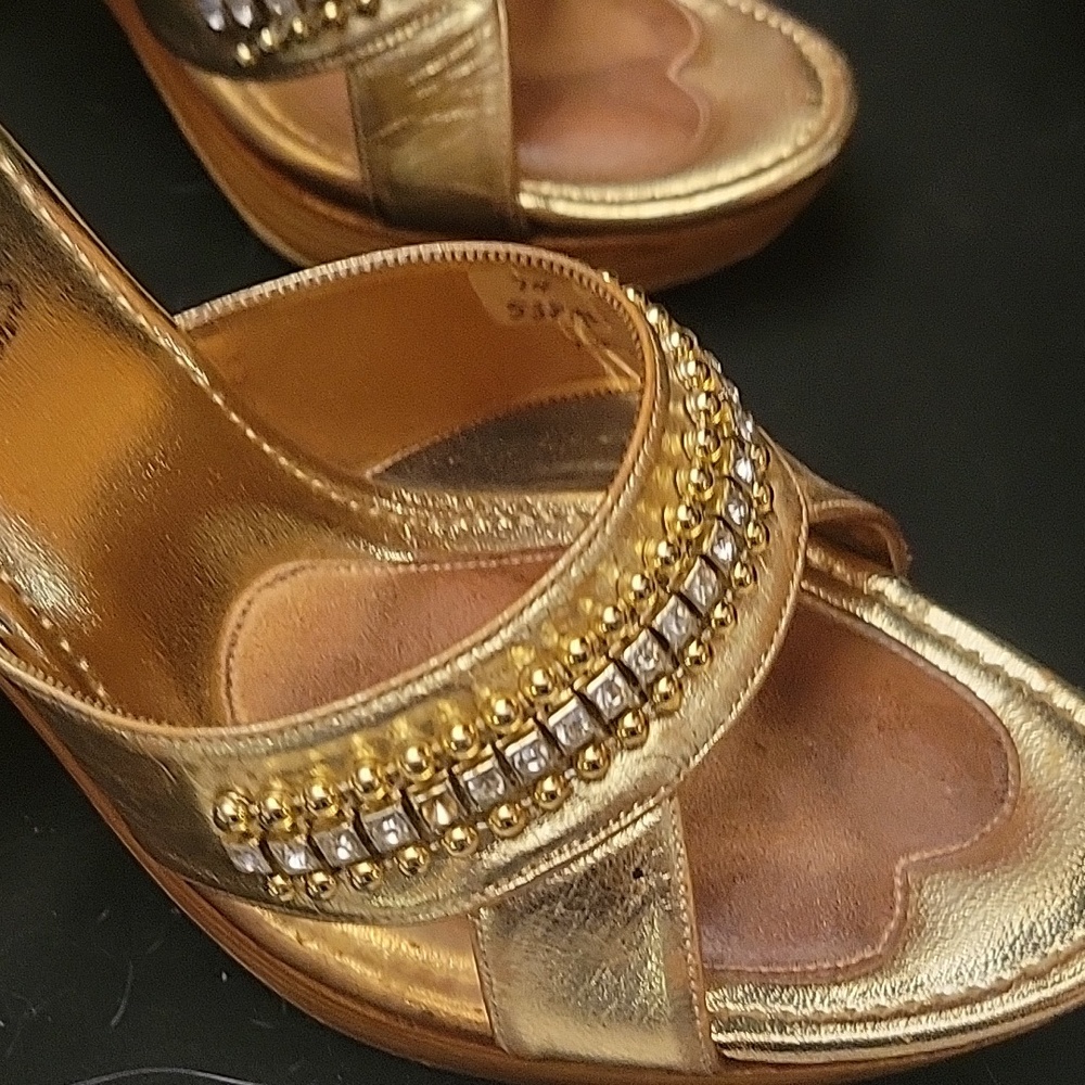 CARROLLS dramatic 3 1/2" platform womens heels!